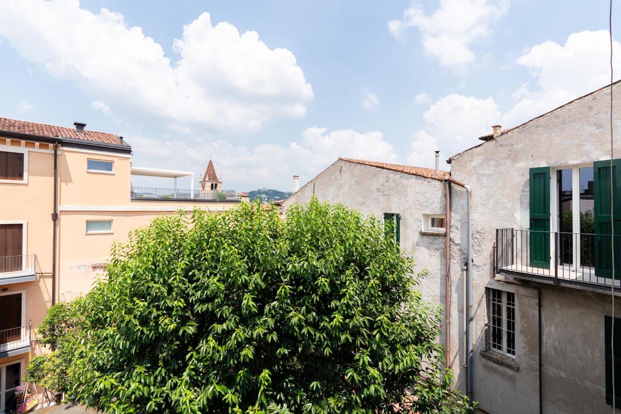 Palazzo Delle Guglie By Postcardsfrom Aparthotel Verona Exterior photo