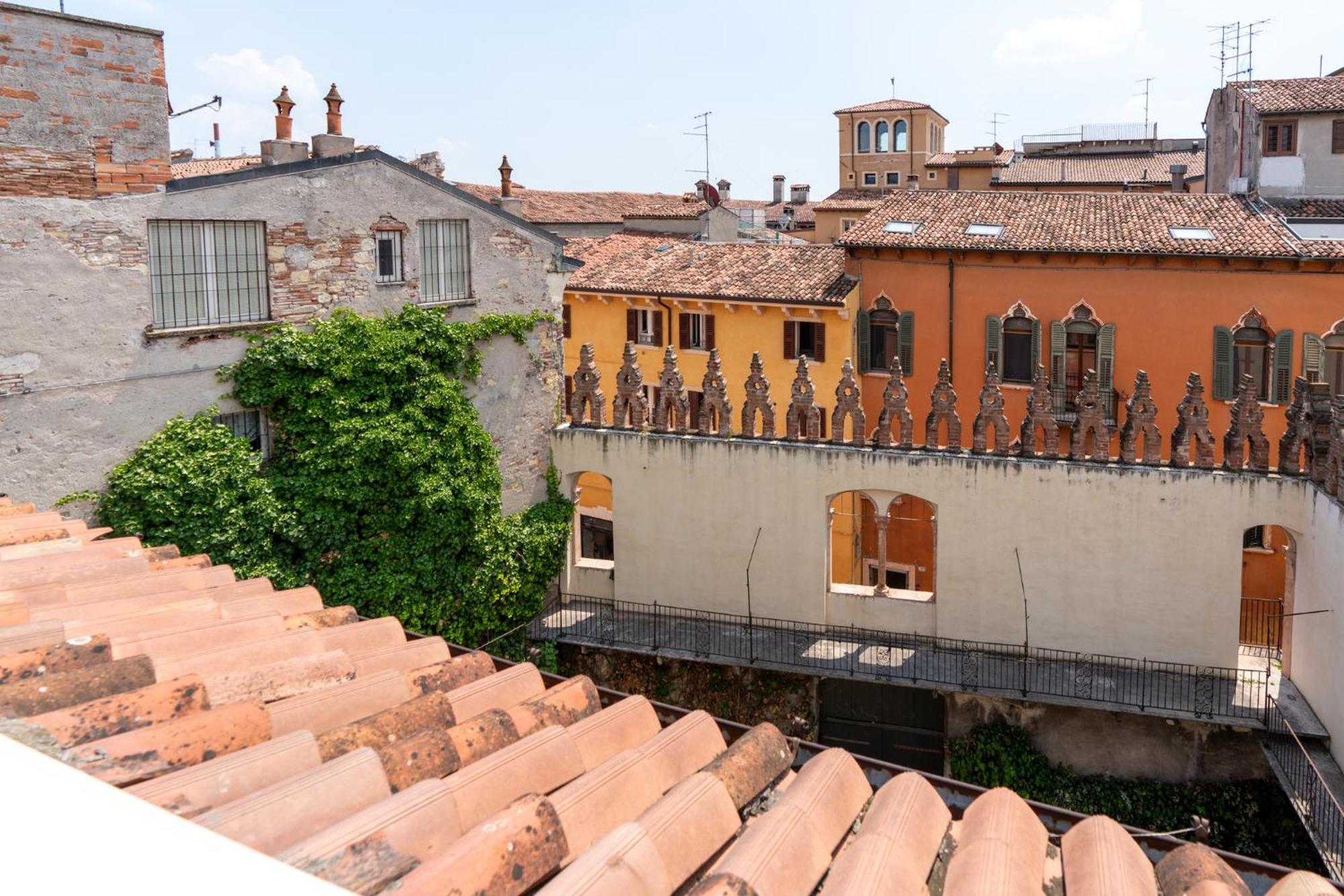 Palazzo Delle Guglie By Postcardsfrom Aparthotel Verona Exterior photo