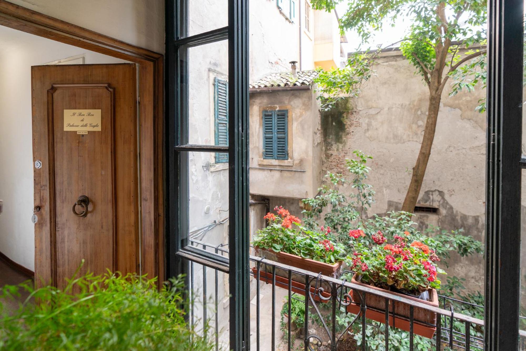 Palazzo Delle Guglie By Postcardsfrom Aparthotel Verona Exterior photo