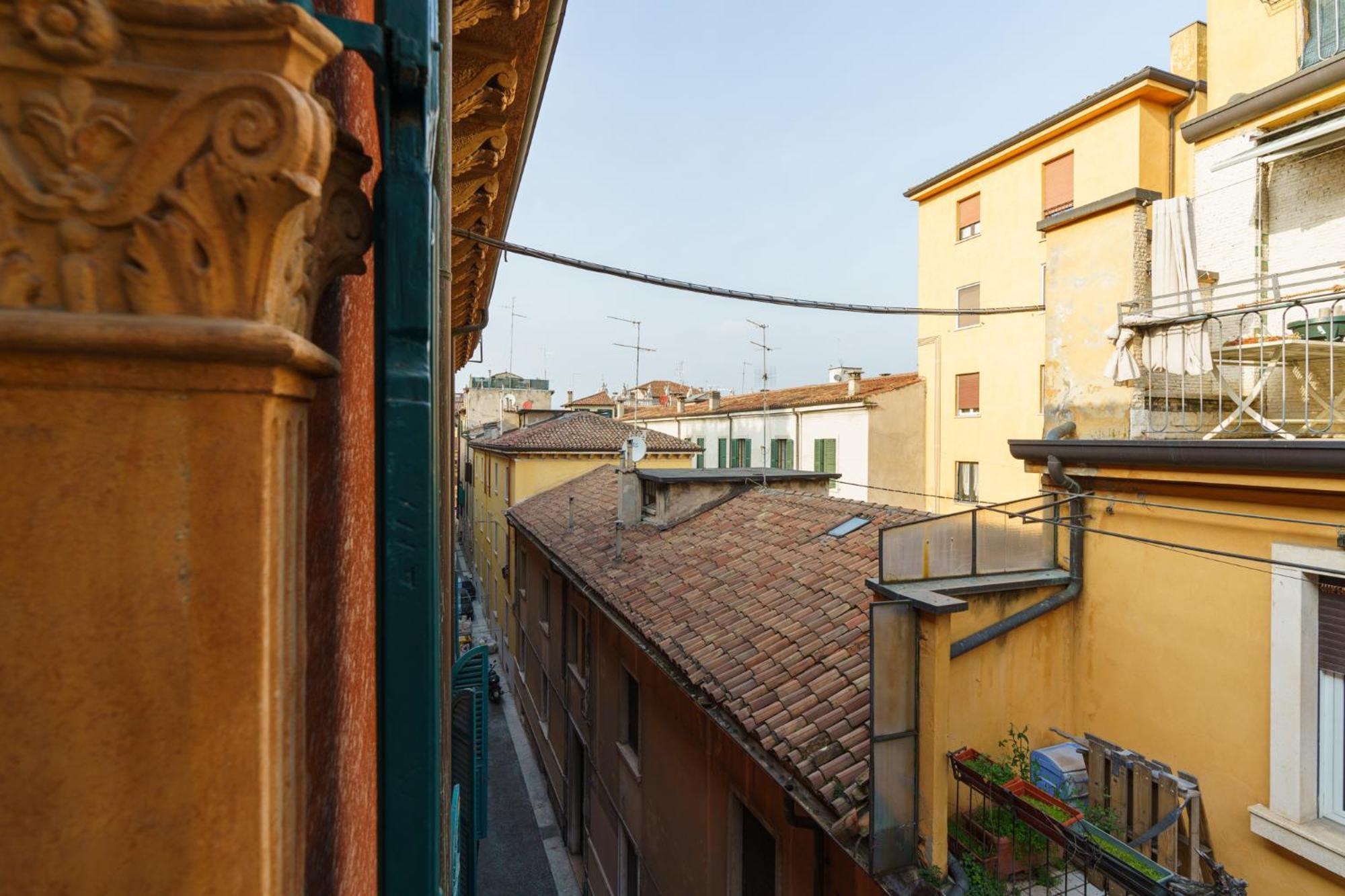 Palazzo Delle Guglie By Postcardsfrom Aparthotel Verona Exterior photo